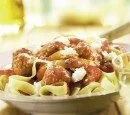 gehaktballetjes in tomatensaus met paprika en mozzarella